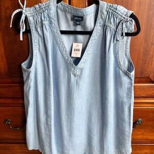 Denim sleeveless shirt
